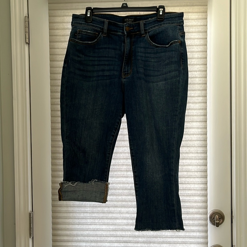 Judy Blue size 14W skinny fit denim capri